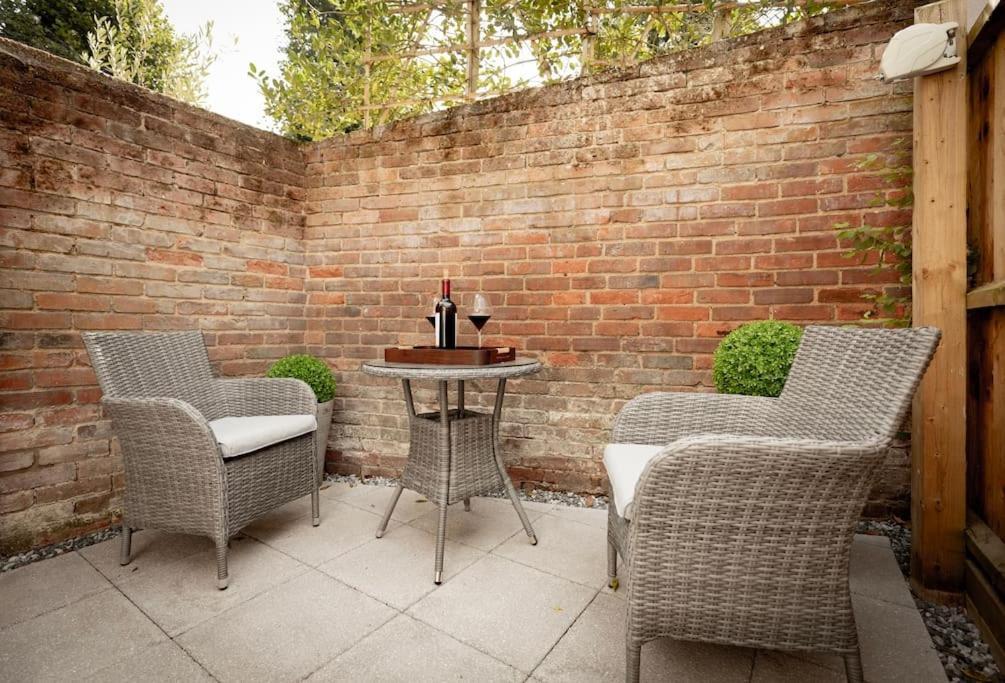 Central Medieval Grid Unique Home With Gated Parking Bury St. Edmunds Exteriér fotografie