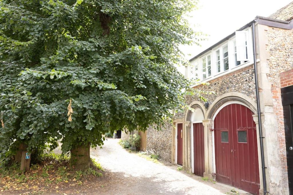 Central Medieval Grid Unique Home With Gated Parking Bury St. Edmunds Exteriér fotografie