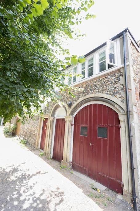 Central Medieval Grid Unique Home With Gated Parking Bury St. Edmunds Exteriér fotografie